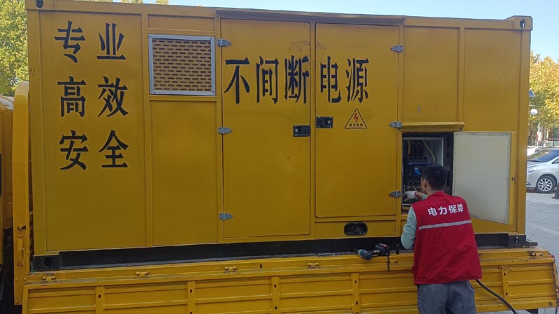 阿拉善柴油发电机组和UPS电源配合使用时，如何避免切换过程中的电力中断？